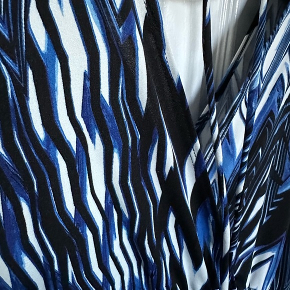 Blue and black patterned dress . - Picture 4 of 8